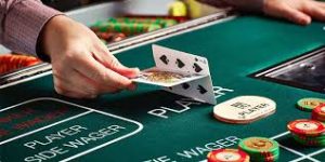 Cách thức ra bài Baccarat trực tuyến của nhà cái như thế nào?